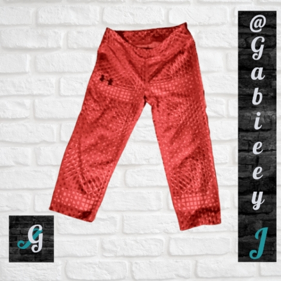 Under Armour Other - Pink Underarmour, size 8/10 Youth capri leggings